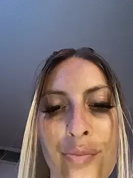 AryssWhite  live sex cam
