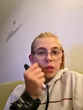 Badbitch18-badass  live sex cam