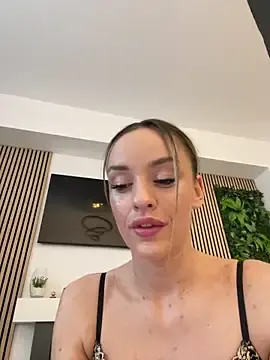 KatieCutieXooo  live sex cam