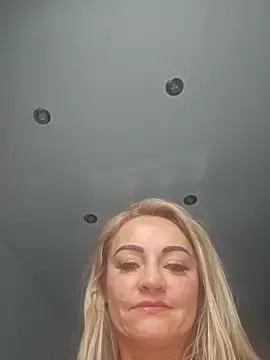 MoniMilf  live sex cam