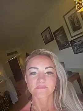 MoniMilf  live sex cam