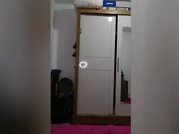 Xootudddinha  live sex cam