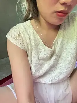 Uyen-nhu  live sex cam