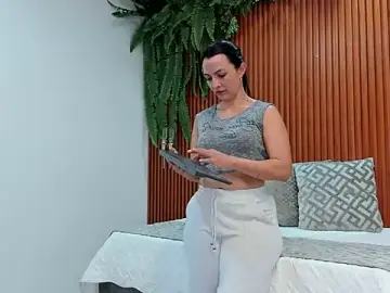 Emily_hunter12  live sex cam