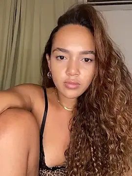 Sashasurfistinha  live sex cam
