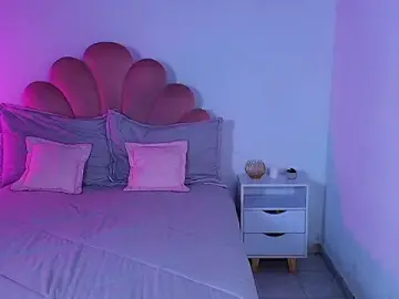 MiaColucci18  live sex cam