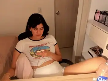 Misstoya  live sex cam