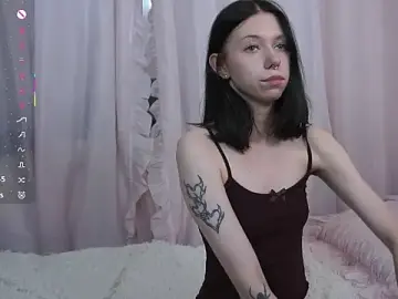 Miaisbeeach  live sex cam