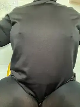 Naughtyhotwifey  live sex cam