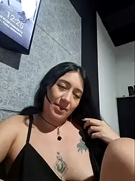 Evelyn_outdoors  live sex cam