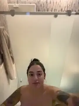 Iris__kingsford  live sex cam