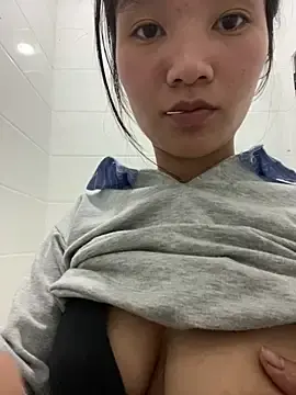 Juhi-beo  live sex cam