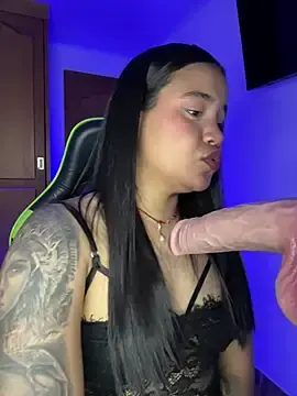 Leila_22  live sex cam