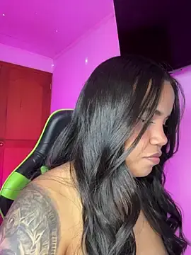 Leila_22  live sex cam