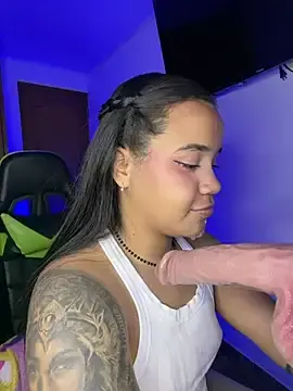 Leila_22  live sex cam