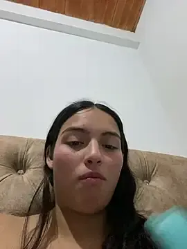 Yuliromer  live sex cam