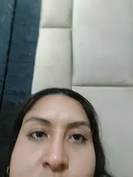 Dini_23  live sex cam