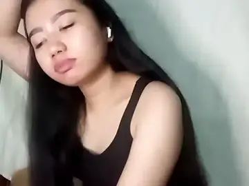 LeahKomarek  live sex cam