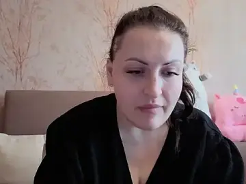 YrChocolateDonut  live sex cam