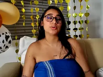 Amira_moon18  live sex cam