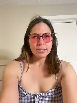 Bigpeach1995  live sex cam