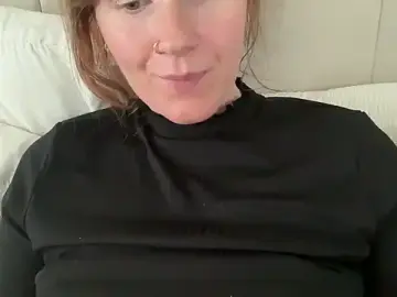 Redheadrosie69  live sex cam