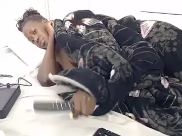 Honeyflame2  live sex cam