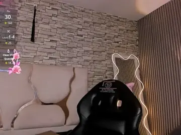 Laulin_tay  live sex cam