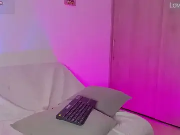 Naishaaford  live sex cam