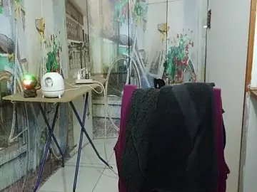 Curly_greeneyed  live sex cam