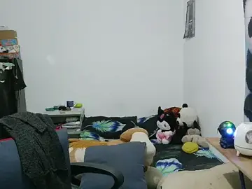 Curly_greeneyed  live sex cam