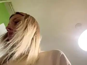 LeomaCrozat  live sex cam