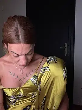 Sophiaat40  live sex cam