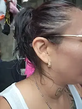 Sweetshubbymami  live sex cam