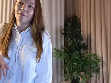 YvonneStrause  live sex cam