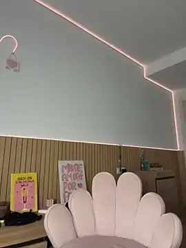 Streetdoll  live sex cam