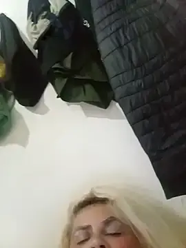 Carolzinhaoficial  live sex cam
