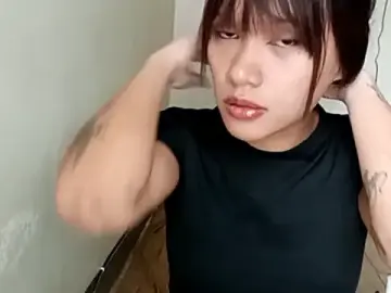TuyetMartiniz  live sex cam