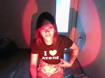 TuyetMartiniz  live sex cam
