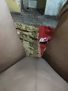 Itzhappy92  live sex cam