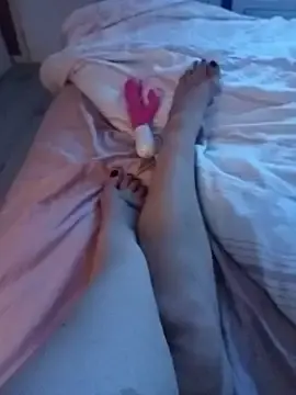 Fiesty_findom40  live sex cam