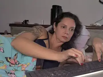 BellaPoleDancer  live sex cam