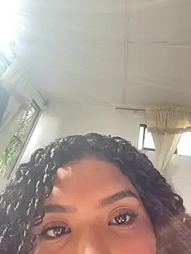 Blackdesiree  live sex cam