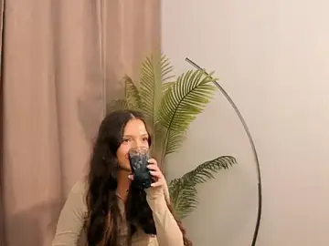 MerilynMilot  live sex cam