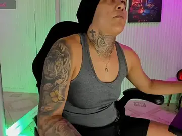 ZhoeStrong  live sex cam