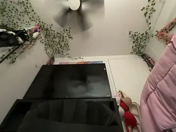 Moan4mona  live sex cam