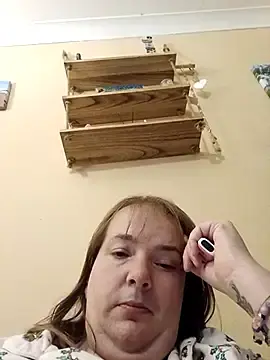 Curvy-Primrose  live sex cam