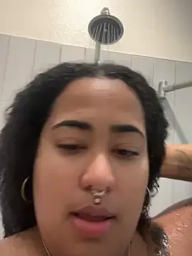 Honeyb178  live sex cam