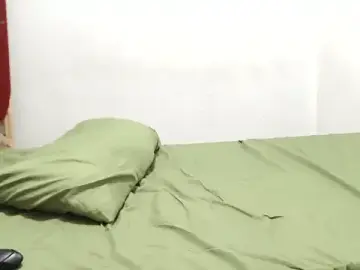 Bustyslave48  live sex cam