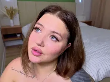 KylieLips  live sex cam